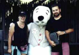 Anita lernt endlich Snoopy "persönlich" kennen.