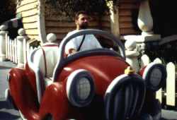 Harry in Donald Duck`s Cabrio.