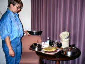 ANKLICKEN: Premiere, unser erster Zimmer-Service