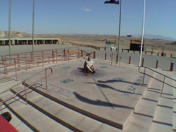Hier treffen sich UTAH, ARIZONA, NEW MEXICO, COLORADO und im Moment auch noch HARRY. Copyright Anita & Hartmuth Sch�tt 2002