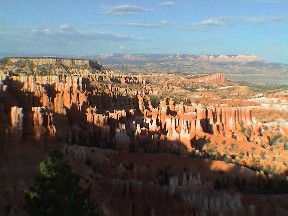 ANKLICKEN: Blick auf den Bryce Canyon vom Scenic-Drive aus.