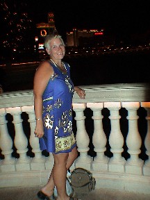  Anita im neuen Kleid