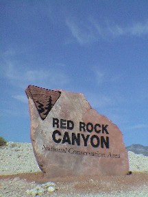 ANKLICKEN: Eingangsschild zum Red Rock Canyon