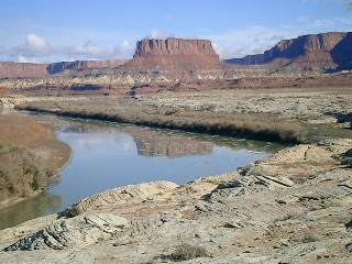 Anklicken! Panorama-View am Green River im Verlaufe des zweiten Tages.