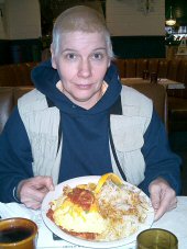 Anita mit ihrem dezenten Omelette