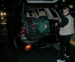 Anita beldt unseren Mietwagen