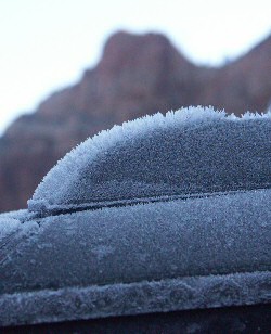 ANKLICKEN: Auch unser Auto friert