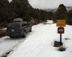 ANKLICKEN: Diesmal scheitern wir nicht am Schnee sondern am Schild