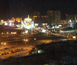 Strip bei Nacht