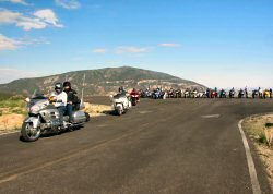 ANKLICKEN: Biker-Gang