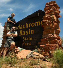 ANKLICKEN: Eingangsschild zum Kodachrome Basin State Park