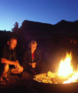 ANKLICKEN: am Lagerfeuer