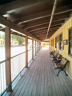 ANKLICKEN: Furnace Creek, Saloon