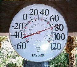 Unser Thermometer auf der Veranda bei Furnace Creek