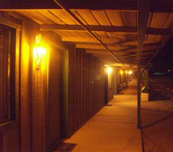 ANKLICKEN: Illuminiertes Motel