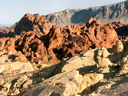 Der "Fire-Canyon" wird von der Farbe und der Temperatur seinem Namen gerecht