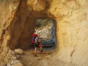 Anita vor dem ersten Tunnel (von oben gesehen)