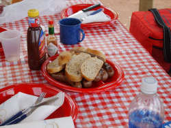 Thringer Wrstchen und cross aufgebackenes Brot