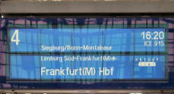 Anzeige im Klner Bahnhof