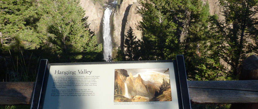 Tower Fall mit Schild Hanging  Valley davor