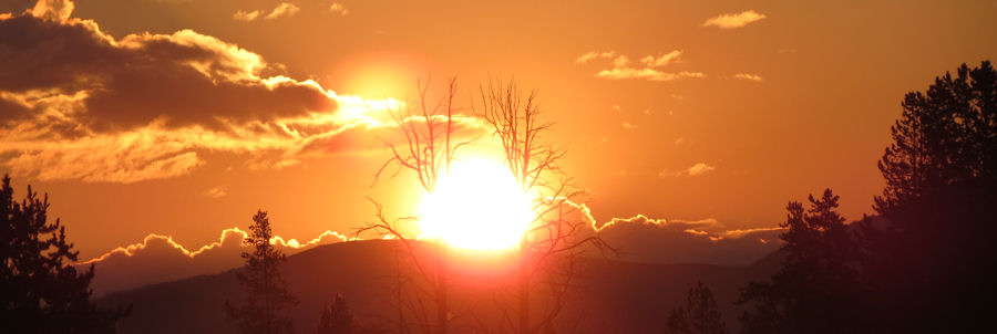 Sonnenaufganeg ber dem Lake im Yellowstone