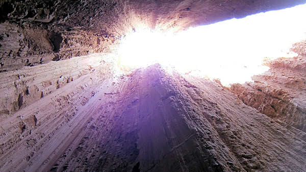 Cathedral Gorge State Park, Miller Point Trail, Caves, Blick nach oben