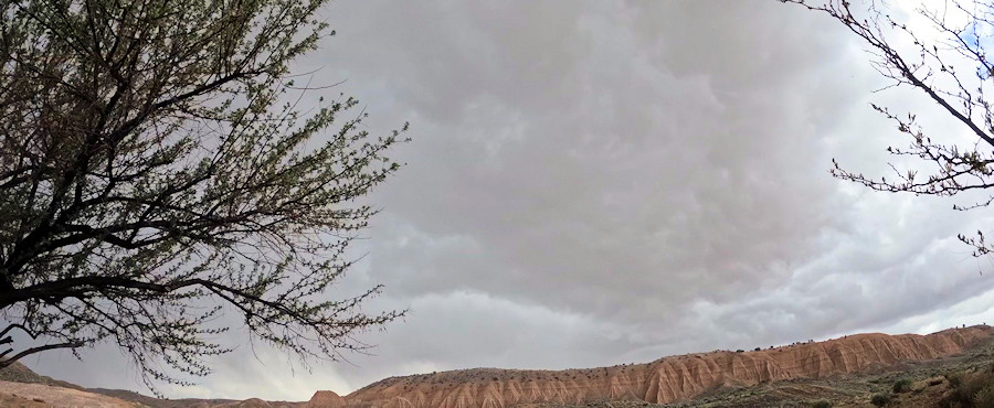 Cathedral Gorge State Park, Regenwolken