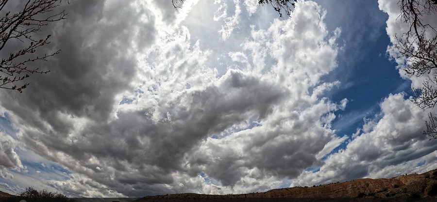 Cathedral Gorge State Park, Regenwolken2