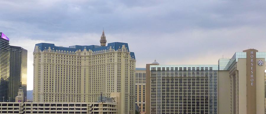 Las Vegas, Wolken kommen auf