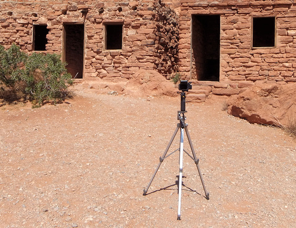 Valley of Fire, Cabins mit Kamera davor