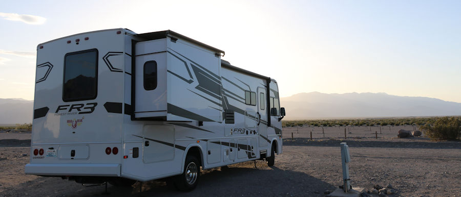 Tag5_Death Valley_Stovepipe Wells_Campground_Wohnmobil morgens