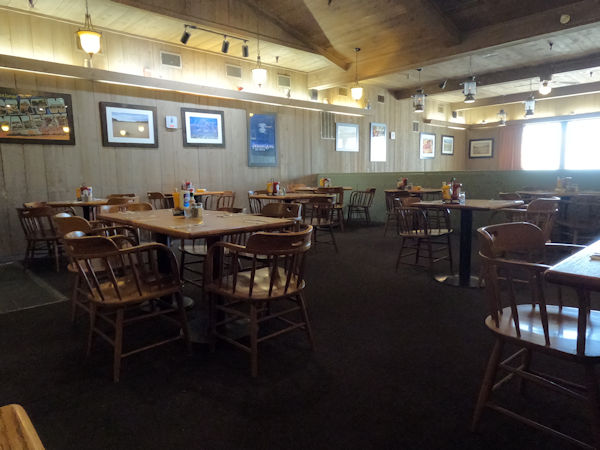 Tag5_Death Valley_Stovepipe Wells_Toll Road restaurant_leer
