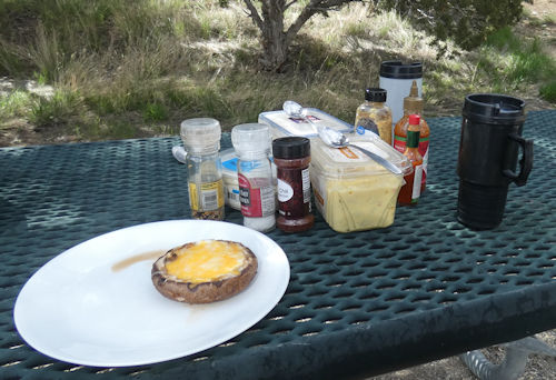 Tag7_Cave Lake_Abendessen_Picknicktisch