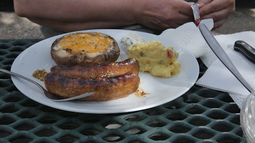 Tag7_Cave Lake_Abendessen_Wrstchen