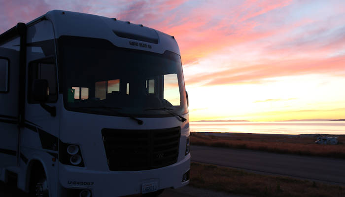 Tag8_Antelope Island_Campground_Camper in der Abendsonne