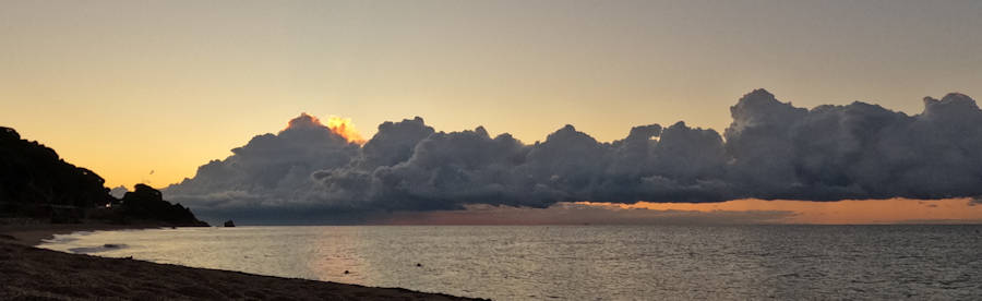 Sant Pol de Mar, Sonnenaufgang am Strand, zweiter Tag