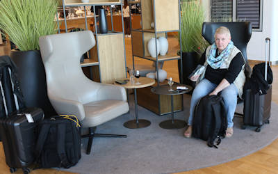 2025-03-27 Anita in der Lounge