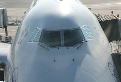2025-03-27 Boing 747-8 Cockpit draussen