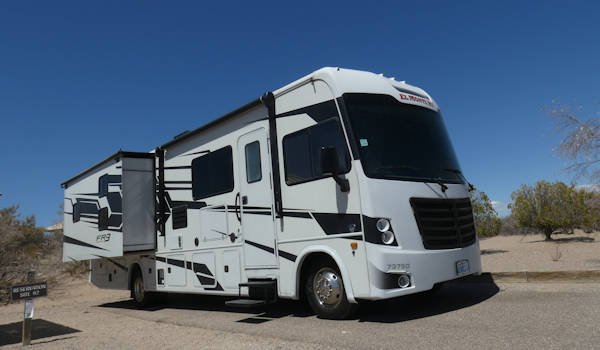 2025-04-05 Fahrt zum Elephant Butte _Camper auf Campsite