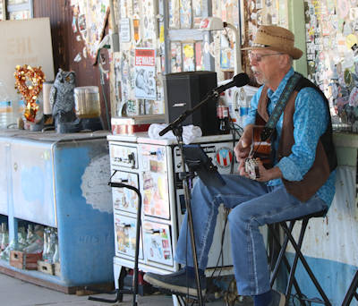 2025-04-11 Hackberry_Country-Saenger