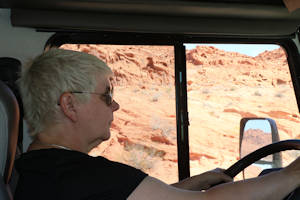 2025-04-13 Valley Of Fire_Anita am Steuer
