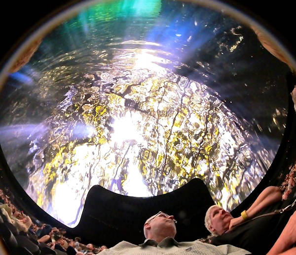 2025-04-15 Las Vegas_The Sphere_Anita und Hartmuth in der Vorfuehrung