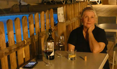 Gran Sol,  Anita in der Bar neben dem Pool