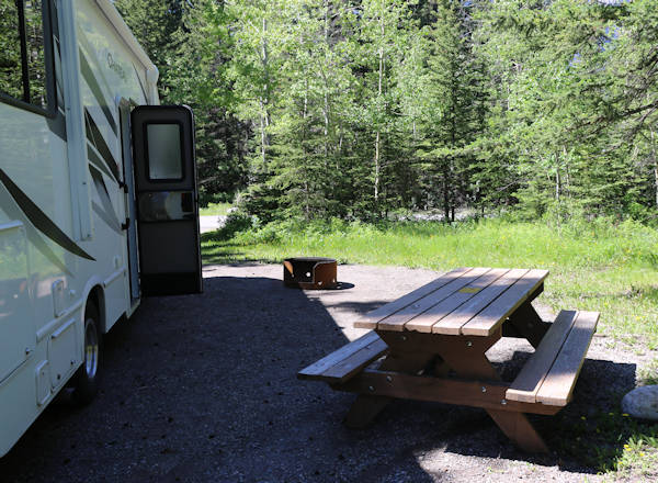 Bow Valley Campground, Campsite bei Sonnenschein