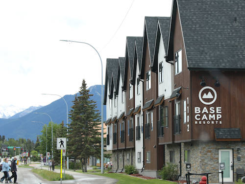 Fahrt Bow River - Bow Valley, Canmore, Strassenbild