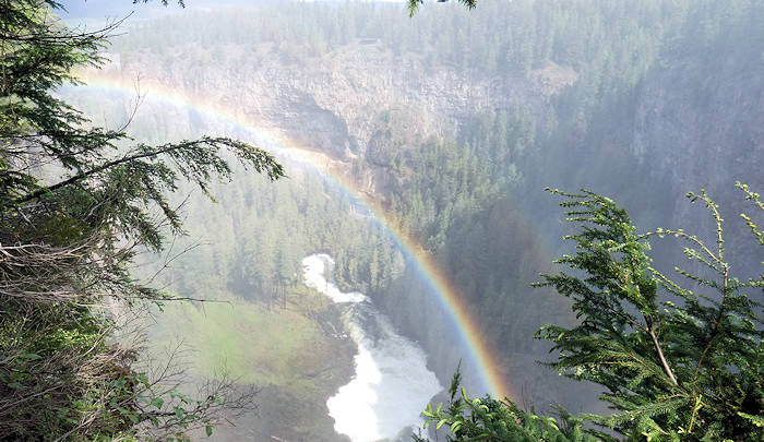 Helmcken Falls, Fall mit Regenbogen