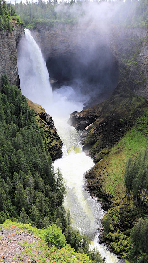 Helmcken Falls, Fall von der Plattform aus im Hochformat