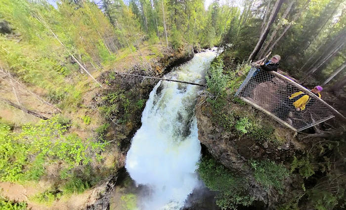Moul Falls, Anita und.Hartmuth mit Blick auf den Wasserfall von oben